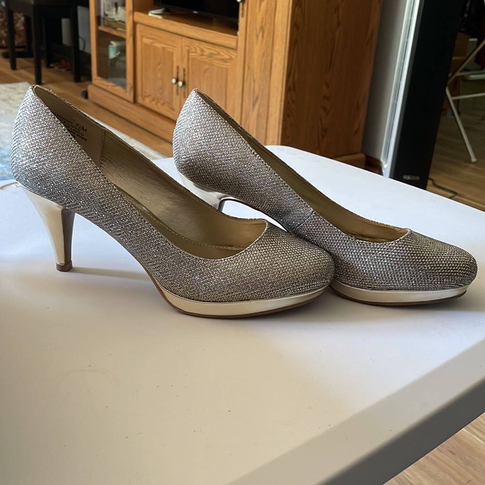 Gold pumps - Picture 5 of 5